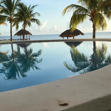 Front Beach Private Room With Shared Bathroom